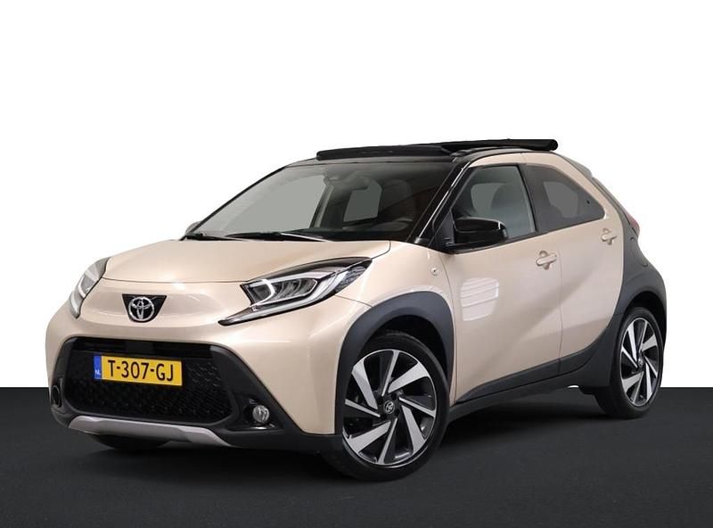 Bruin Occasion 2023 Toyota Aygo X Envy SUV | € 22.950 (Duur) - Afbeelding 1/4