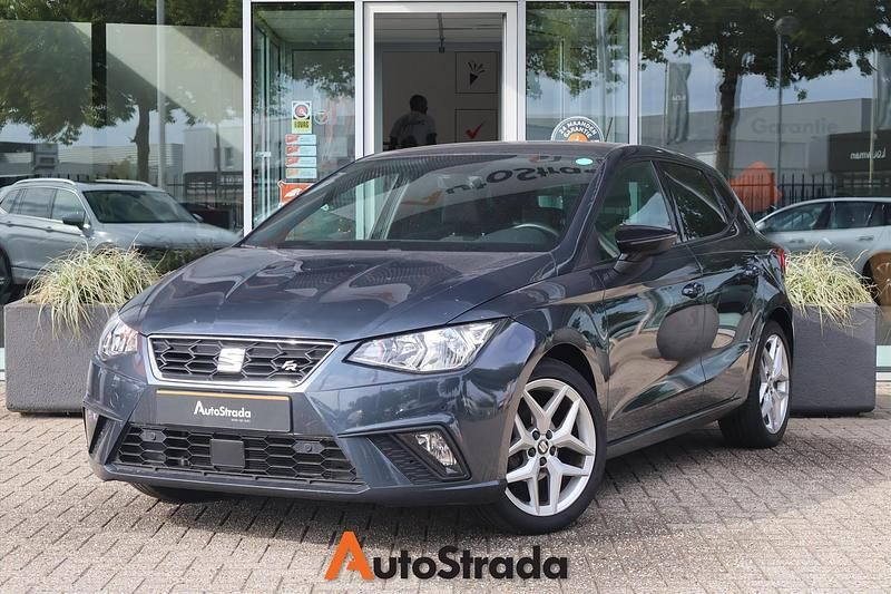 Grijs Gebruikt 2020 Seat Ibiza Business Hatchback | € 14.400 (Eerlijke prijs) - Afbeelding 1/4