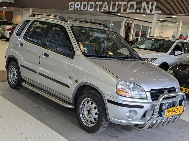 Grijs Gebruikt 2003 Suzuki Ignis Hatchback | € 2.444 (Goede deal) - Afbeelding 1/4