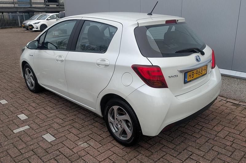 Occasion Toyota Yaris Hybrid 101 PK (74 kW) 2015 Wit Hatchback