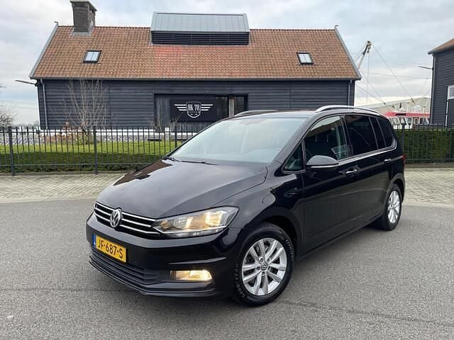 Zwart (metallic) Occasion 2016 VW Touran Highline MPV | € 9.388 (Eerlijke prijs) - Afbeelding 1/4