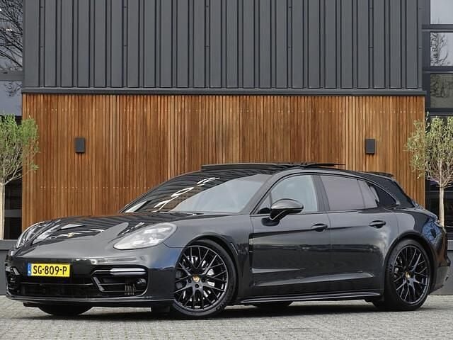 Grijs Gebruikt 2018 Porsche Panamera Sport Turismo Sedan | € 64.995 (Eerlijke prijs) - Afbeelding 1/4