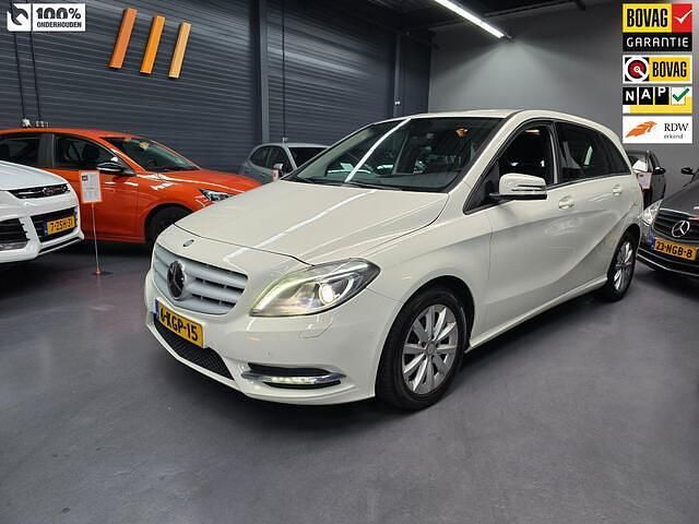 Wit Gebruikt 2013 Mercedes B180 Ambition MPV | € 11.350 (Eerlijke prijs) - Afbeelding 1/4