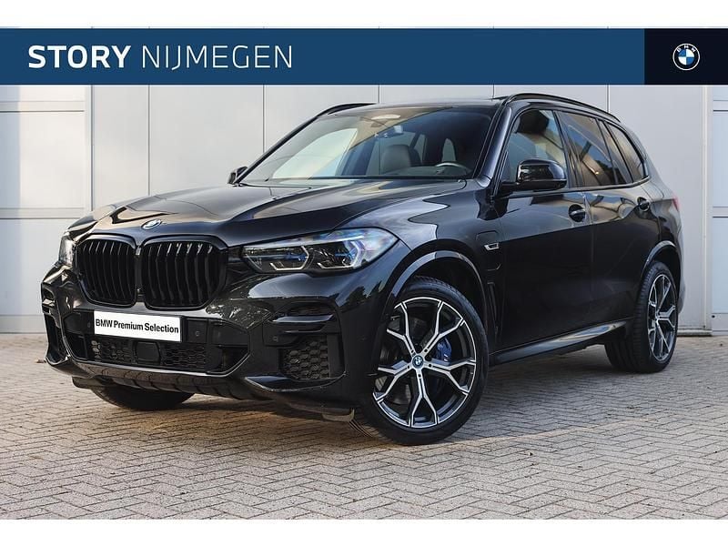 Zwart Gebruikt 2022 BMW X5 Executive SUV | € 69.900 (Eerlijke prijs) - Afbeelding 1/4