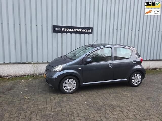 Grijs Gebruikt 2007 Toyota Aygo Hatchback | € 1.950 (Goede deal) - Afbeelding 1/2