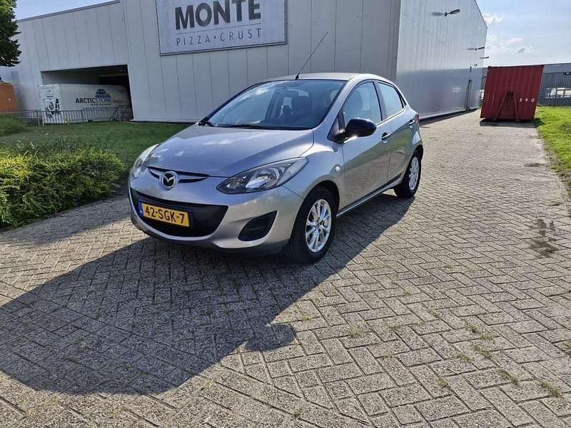 Grijs Gebruikt 2011 Mazda 2 Hatchback | € 1.995 (Eerlijke prijs) - Afbeelding 1/4