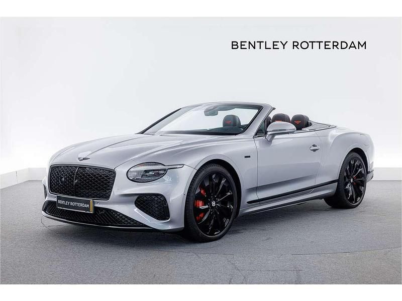 Grijs, metallic lak Gebruikt 2025 Bentley Continental Sedan | € 349.900 - Afbeelding 1/4