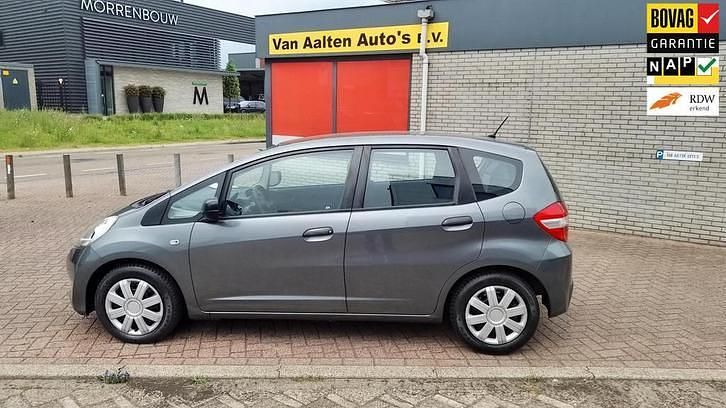 Grijs, metallic lak Gebruikt 2012 Honda Jazz S Hatchback | € 6.490 (Duur) - Afbeelding 1/4