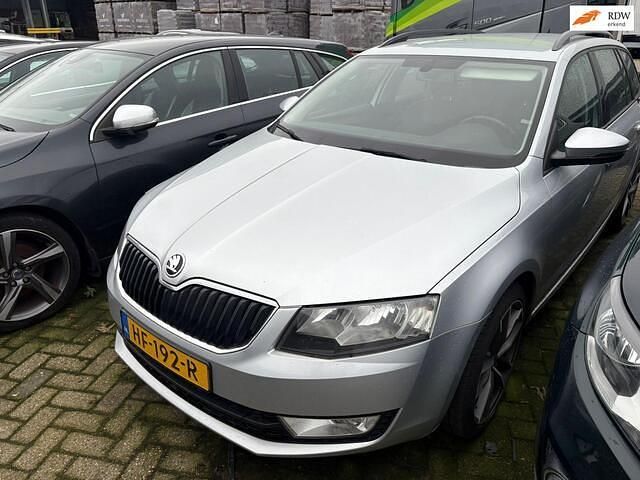 Grijs Gebruikt 2015 Skoda Octavia Business Line Stationwagen | € 5.450 (Eerlijke prijs) - Afbeelding 1/4