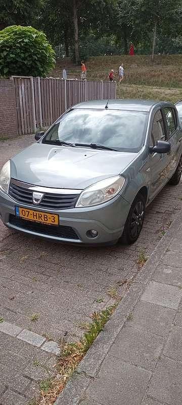 Blauw Gebruikt 2009 Dacia Sandero Lauréate Hatchback | € 1.500 (Eerlijke prijs) - Afbeelding 1/4