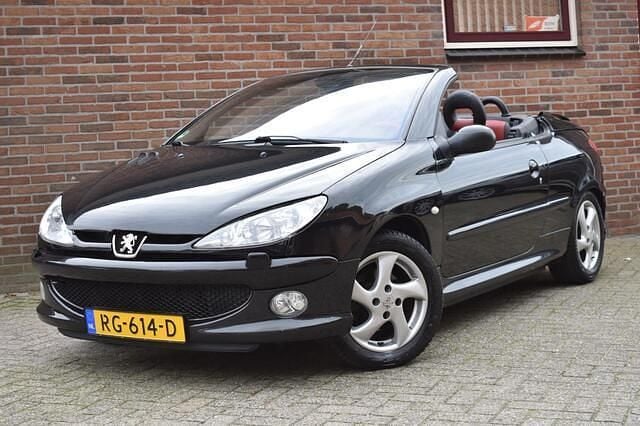 Zwart Gebruikt 2003 Peugeot 206 CC Cabriolet | € 1.949 (Eerlijke prijs) - Afbeelding 1/4