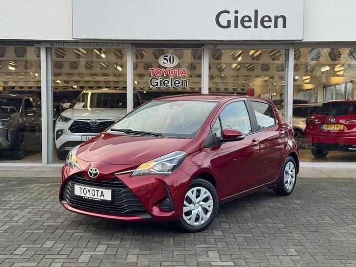 Rood Occasion 2019 Toyota Yaris Active Hatchback | € 14.900 (Eerlijke prijs) - Afbeelding 1/3