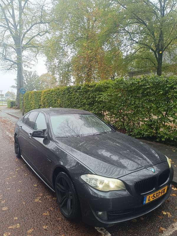 Zwart Gebruikt 2011 BMW 523 Executive Sedan | € 8.500 (Eerlijke prijs) - Afbeelding 1/4