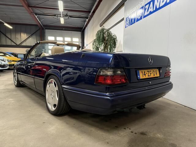 Occasion Mercedes E220 150 PK (110 kW) 1996 Blauw, metallic lak Cabriolet