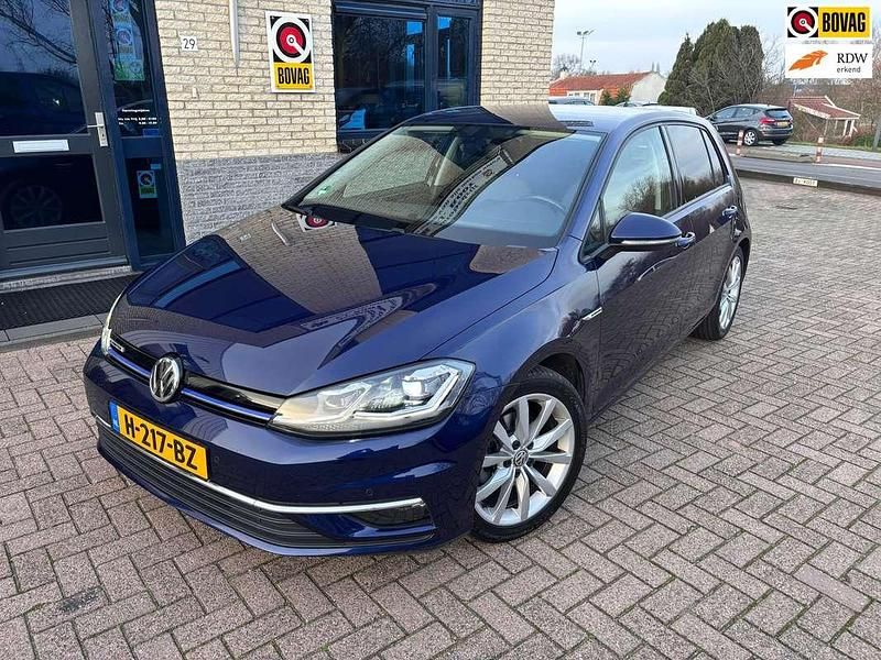 Blauw Occasion 2020 VW Golf VIII Highline Hatchback | € 15.845 (Eerlijke prijs) - Afbeelding 1/4