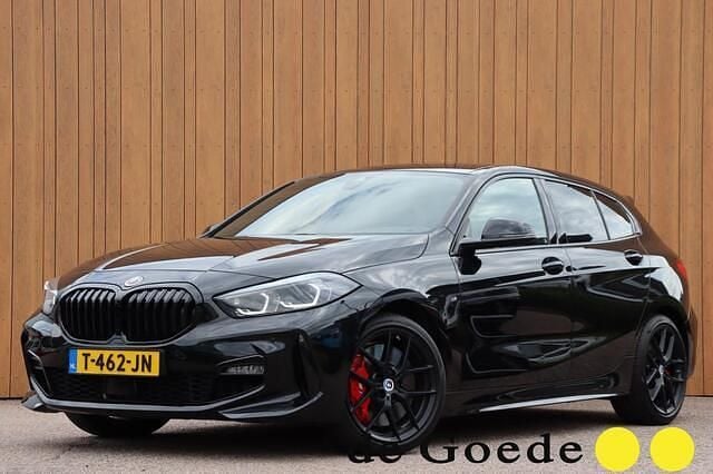 Zwart Gebruikt 2023 BMW 116 Efficient Dynamics Hatchback | € 29.940 (Duur) - Afbeelding 1/4