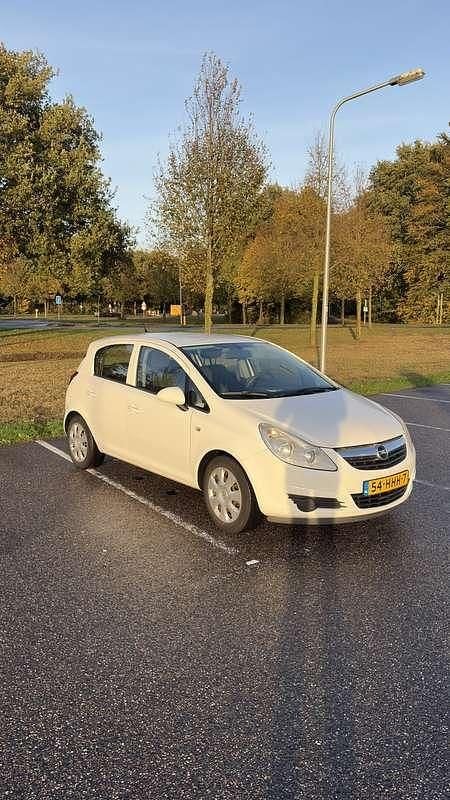 Wit Gebruikt 2008 Opel Corsa Business MPV | € 2.000 (Eerlijke prijs) - Afbeelding 1/4