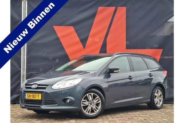 Grijs, metallic lak Gebruikt 2013 Ford Focus Trend Stationwagen | € 5.448 - Afbeelding 1/4