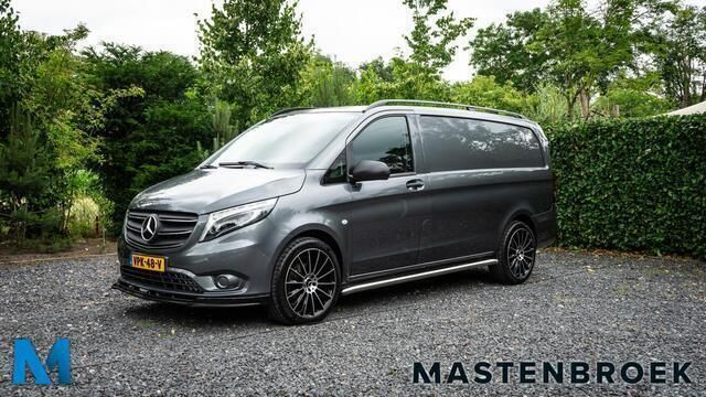 Grijs Gebruikt 2022 Mercedes Vito MPV | € 33.950 - Afbeelding 1/4