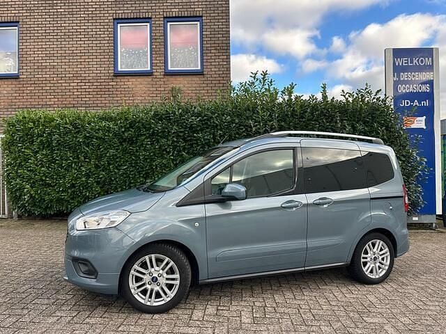 Grijs Gebruikt 2019 Ford Tourneo Courier Titanium MPV | € 12.950 (Goede deal) - Afbeelding 1/4