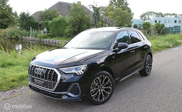Zwart Gebruikt 2019 Audi Q3 S-Line SUV | € 39.995 (Iets duurder) - Afbeelding 1/4