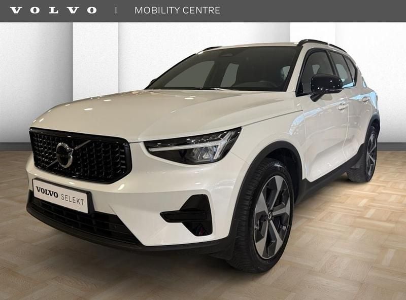 Wit Occasion 2025 Volvo XC40 Plus SUV | € 42.950 (Eerlijke prijs) - Afbeelding 1/4