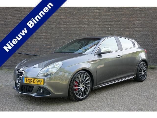 Grijs Gebruikt 2013 Alfa Romeo Giulietta Distinctive Hatchback | € 7.445 (Eerlijke prijs) - Afbeelding 1/4