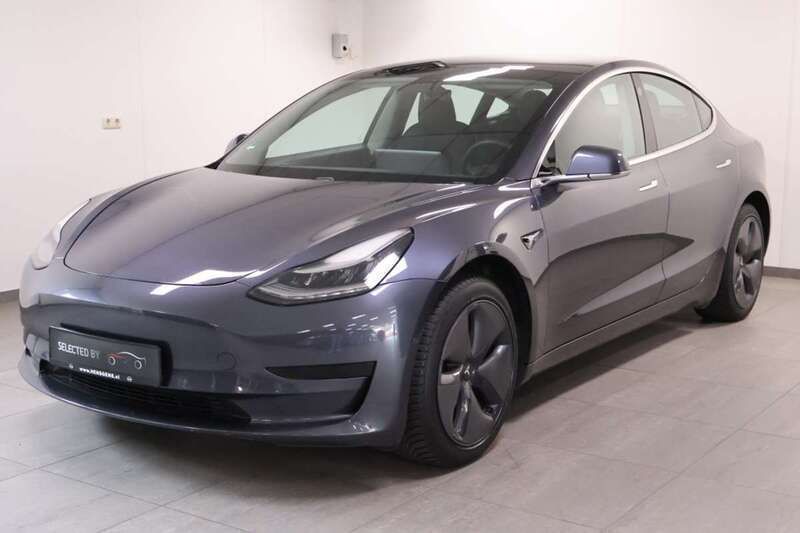 Grijs Gebruikt 2019 Tesla Model 3 Standard Range Sedan | € 20.450 (Eerlijke prijs) - Afbeelding 1/4
