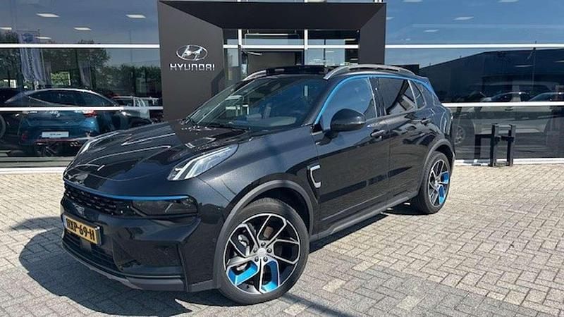 Zwart Gebruikt 2023 Lynk & Co 01 SUV | € 28.950 (Eerlijke prijs) - Afbeelding 1/1