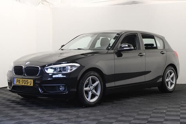 Zwart Gebruikt 2017 BMW 118 Executive Hatchback | € 10.999 (Goede deal) - Afbeelding 1/4