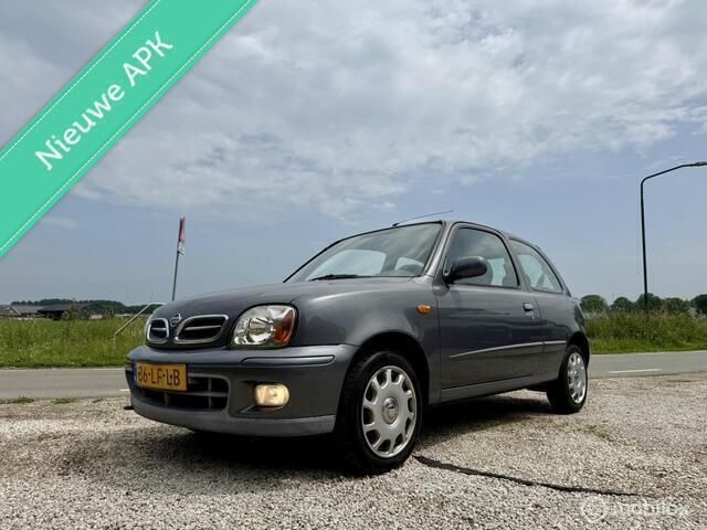 Grijs Gebruikt 2002 Nissan Micra Hatchback | € 1.495 (Eerlijke prijs) - Afbeelding 1/4
