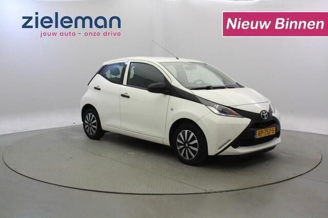 Wit Gebruikt 2018 Toyota Aygo Hatchback | € 7.845 (Goede deal) - Afbeelding 1/4