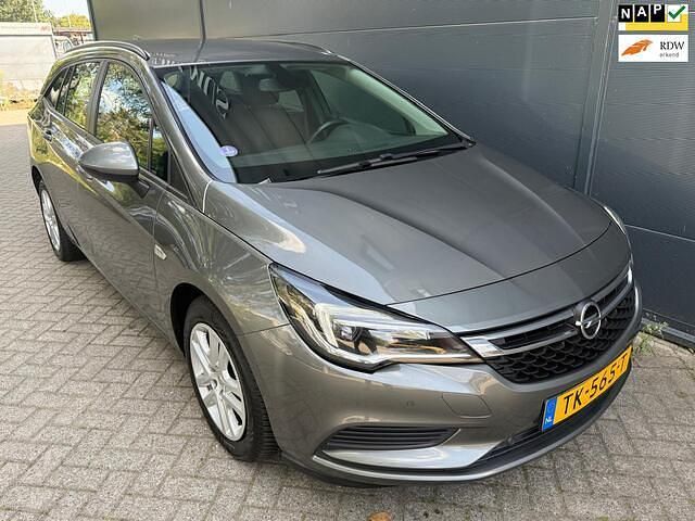 Grijs Gebruikt 2018 Opel Astra Edition Stationwagen | € 9.495 (Goede deal) - Afbeelding 1/4