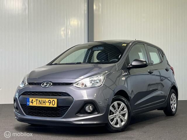 Grijs Gebruikt 2014 Hyundai i10 Hatchback | € 5.945 (Eerlijke prijs) - Afbeelding 1/3
