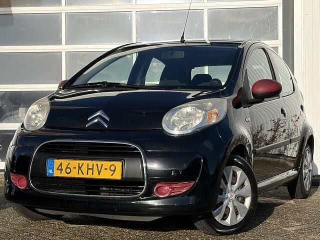 Zwart Occasion 2009 Citroën C1 Hatchback | € 1.950 (Eerlijke prijs) - Afbeelding 1/4