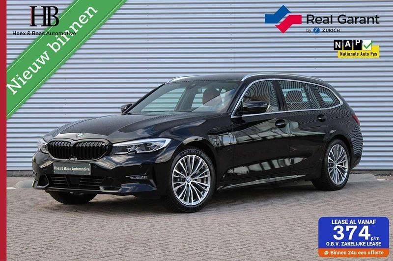 Zwart Gebruikt 2021 BMW 330e Sport Line Stationwagen | € 27.945 (Super prijs) - Afbeelding 1/4