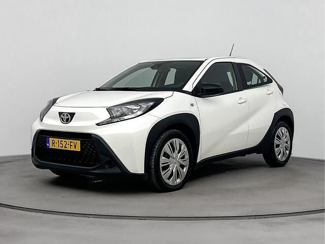 Wit Occasion 2022 Toyota Aygo X Play SUV | € 16.445 (Goede deal) - Afbeelding 1/4