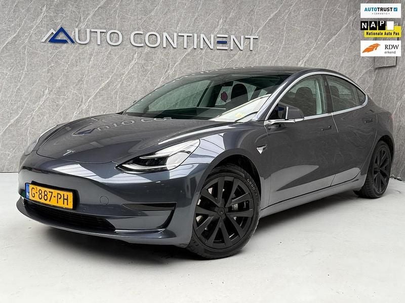 Grijs Gebruikt 2019 Tesla Model 3 Standard Range Sedan | € 16.950 (Eerlijke prijs) - Afbeelding 1/4