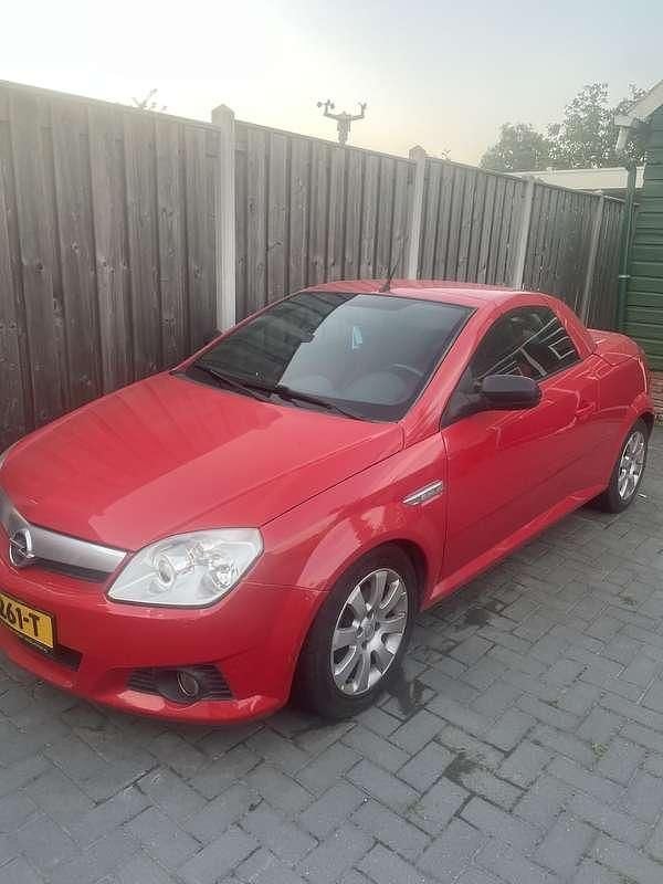 Rood Gebruikt 2005 Opel Tigra Enjoy Cabriolet | € 1.850 (Goede deal) - Afbeelding 1/3