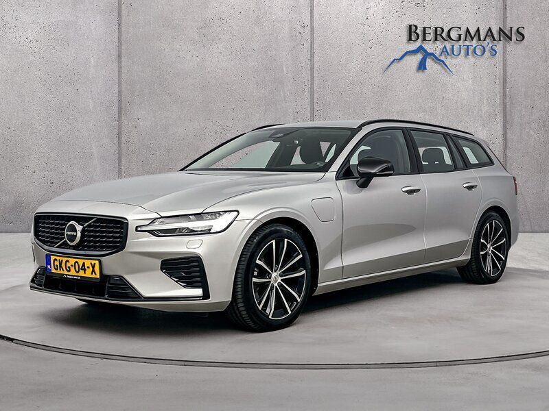 Grijs, metallic lak Gebruikt 2023 Volvo V60 Plus Stationwagen | € 42.220 (Eerlijke prijs) - Afbeelding 1/4