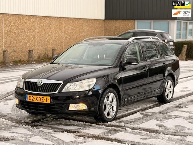 Zwart Occasion 2012 Skoda Octavia Business Line Stationwagen | € 2.749 (Goede deal) - Afbeelding 1/4