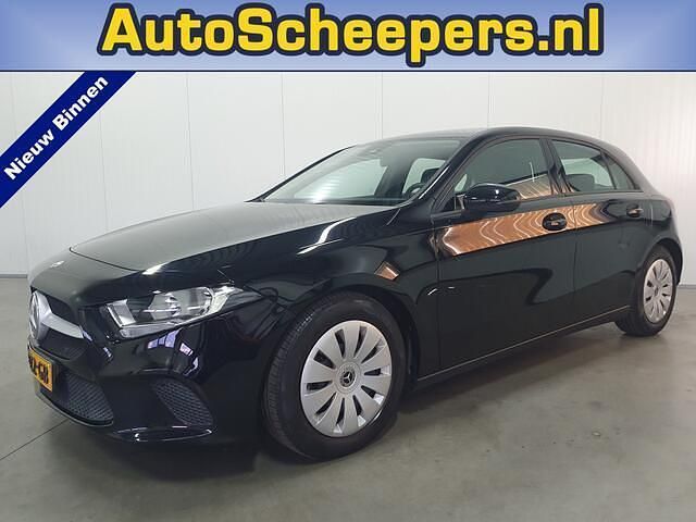 Zwart Gebruikt 2021 Mercedes A160 Hatchback | € 19.995 (Super prijs) - Afbeelding 1/4