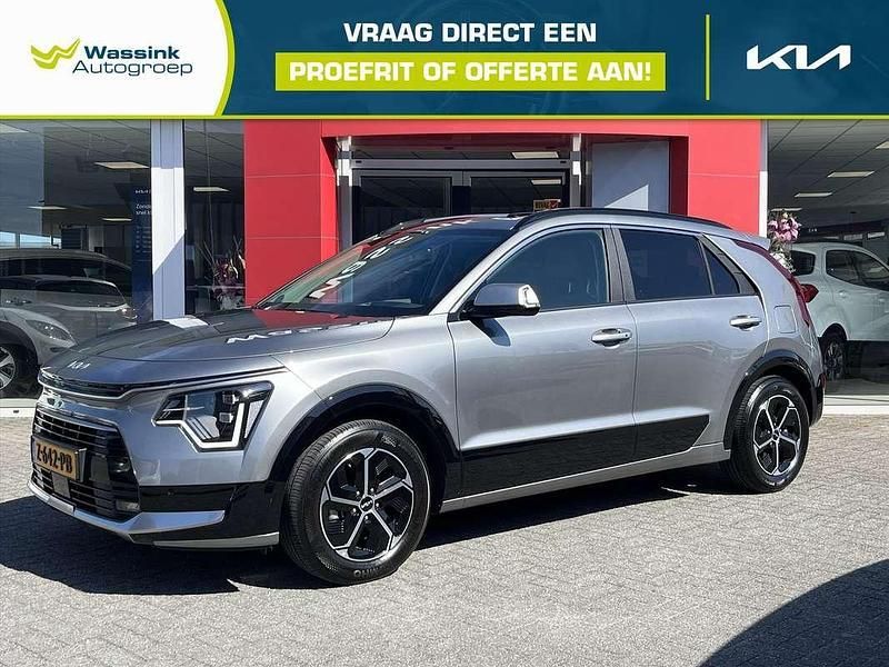 Grijs Gebruikt 2024 Kia Niro SUV | € 32.440 (Goede deal) - Afbeelding 1/4