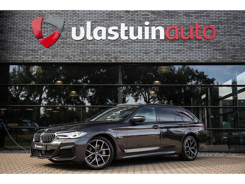 Grijs Gebruikt 2021 BMW 530 Executive Stationwagen | € 37.950 (Iets duurder) - Afbeelding 1/4