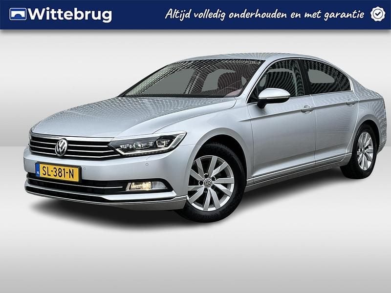 Grijs, metallic lak Gebruikt 2018 VW Passat Comfortline Sedan | € 16.950 (Goede deal) - Afbeelding 1/2