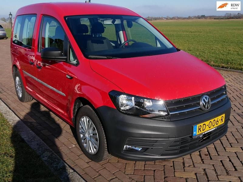 Rood Occasion 2017 VW Caddy Trendline MPV | € 12.100 (Super prijs) - Afbeelding 1/3