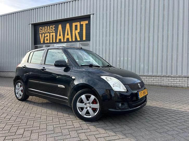 Zwart Gebruikt 2009 Suzuki Swift Hatchback | € 2.950 (Eerlijke prijs) - Afbeelding 1/4