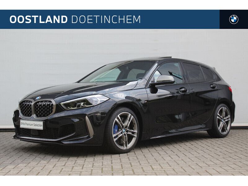 Zwart Gebruikt 2023 BMW M135 Comfort Edition Hatchback | € 51.950 (Duur) - Afbeelding 1/4