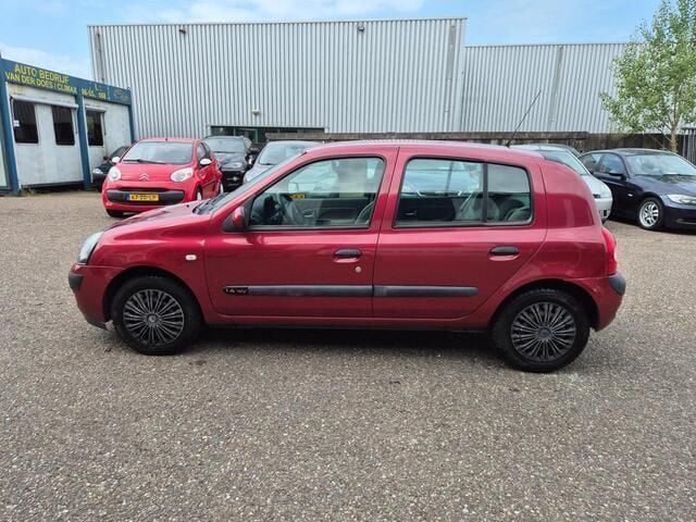 Rood Gebruikt 2003 Renault Clio II Hatchback | € 1.199 (Eerlijke prijs) - Afbeelding 1/4