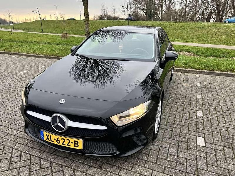 Zwart Occasion 2019 Mercedes A160 Advantage Hatchback | € 18.900 (Iets duurder) - Afbeelding 1/4